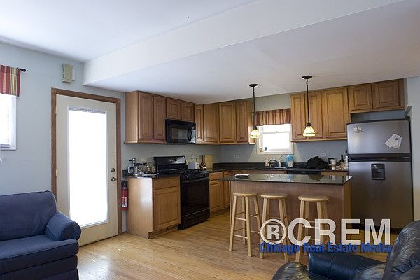 1st image of 2423 N Marshfield Ave #2