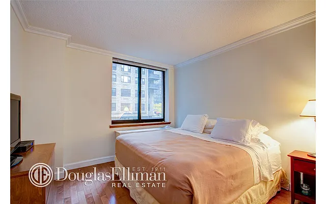 Rented by Douglas Elliman | media 26