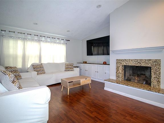 4th image of 103 CASHEW COURT