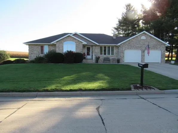 141 Jayne Ct, Monticello, IA 52310