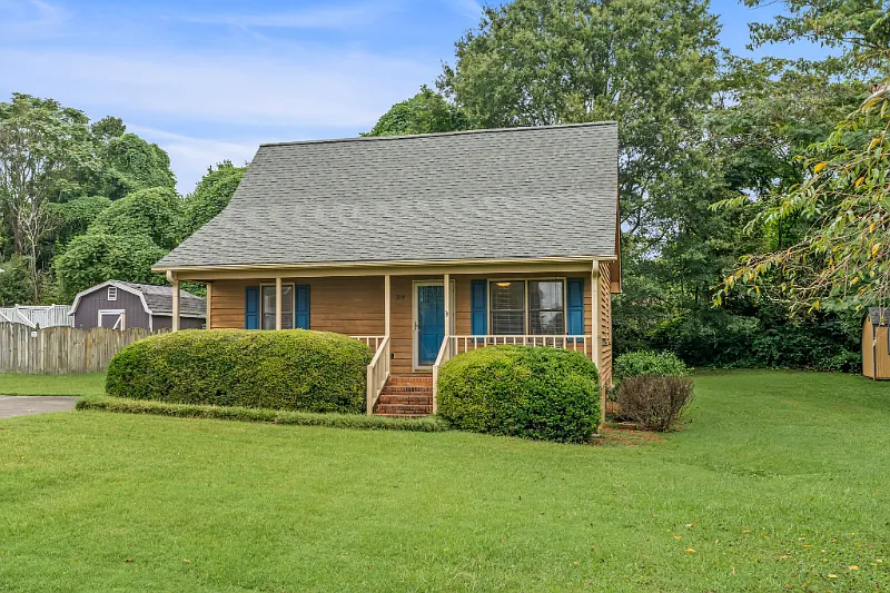 3Bd/2Ba in Downtown King — Photo 3