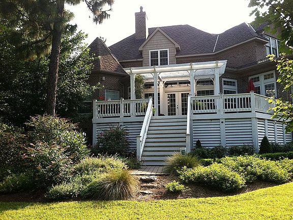 Deck and pergola 