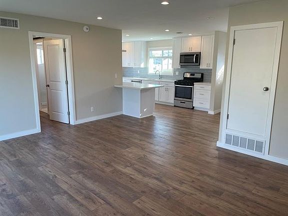 3rd image of 6479 Cecilia Cir