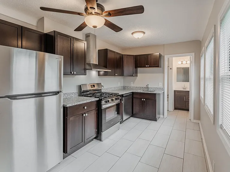 27 Gladwin Ave #27 — Photo 2
