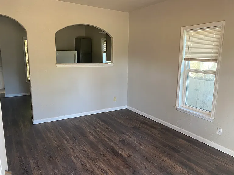 209 E Washington St — Photo 3