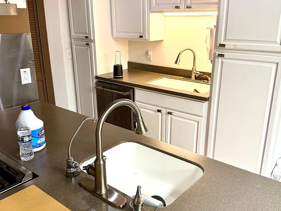 2-sink in kitchen