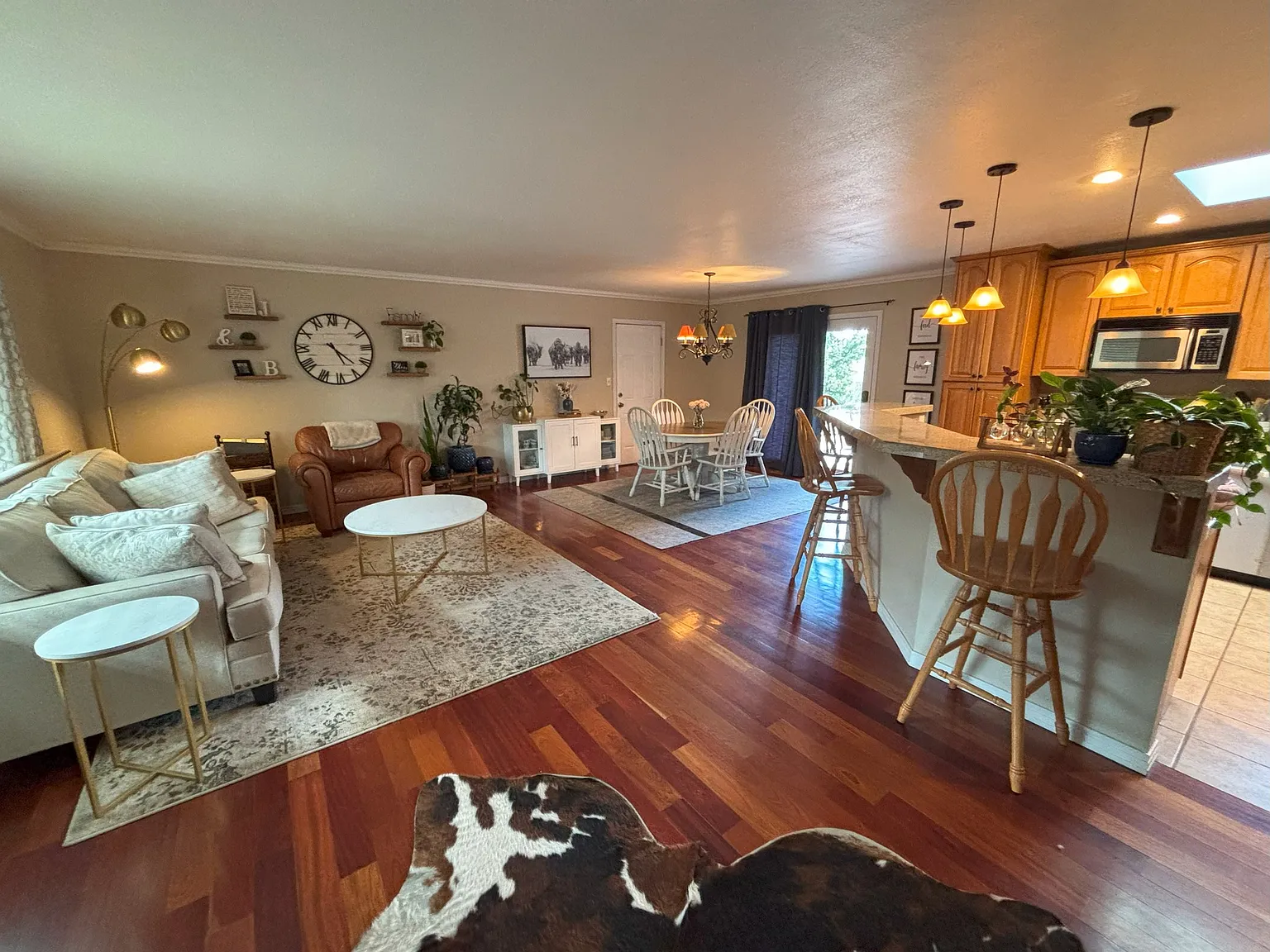 4 bed, 2856 sqft, $2,600 — Photo 2