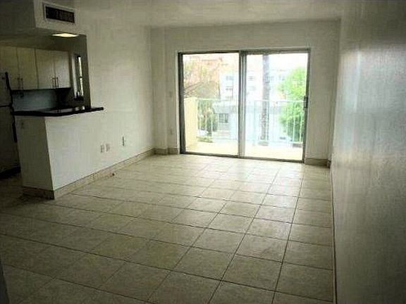 4th image of 221 Meridian Ave APT 402