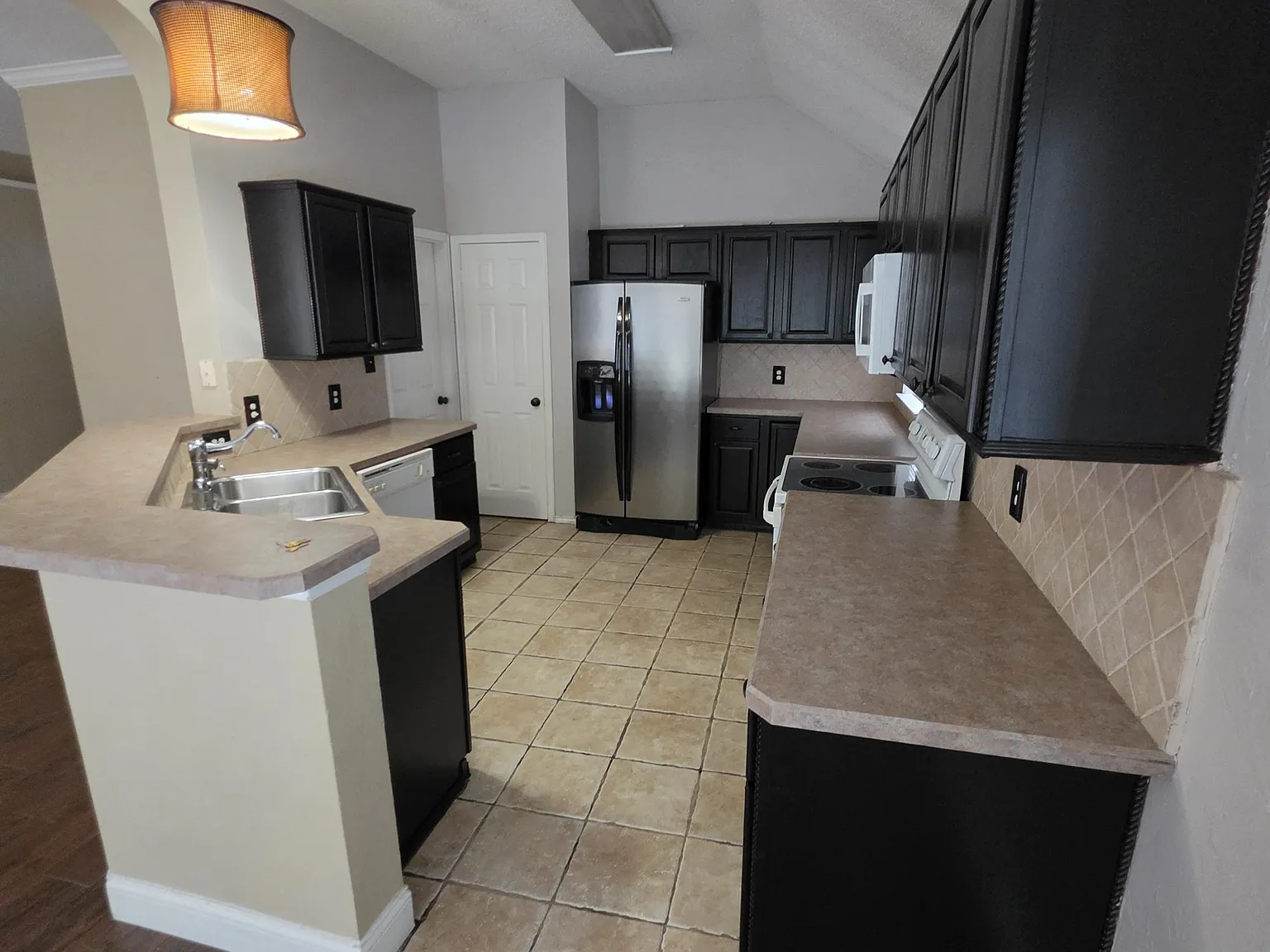 8024 Paloverde Dr — Photo 4