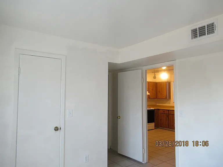 2010 E Sweetwater Ave._SP&Family LLC — Photo 14