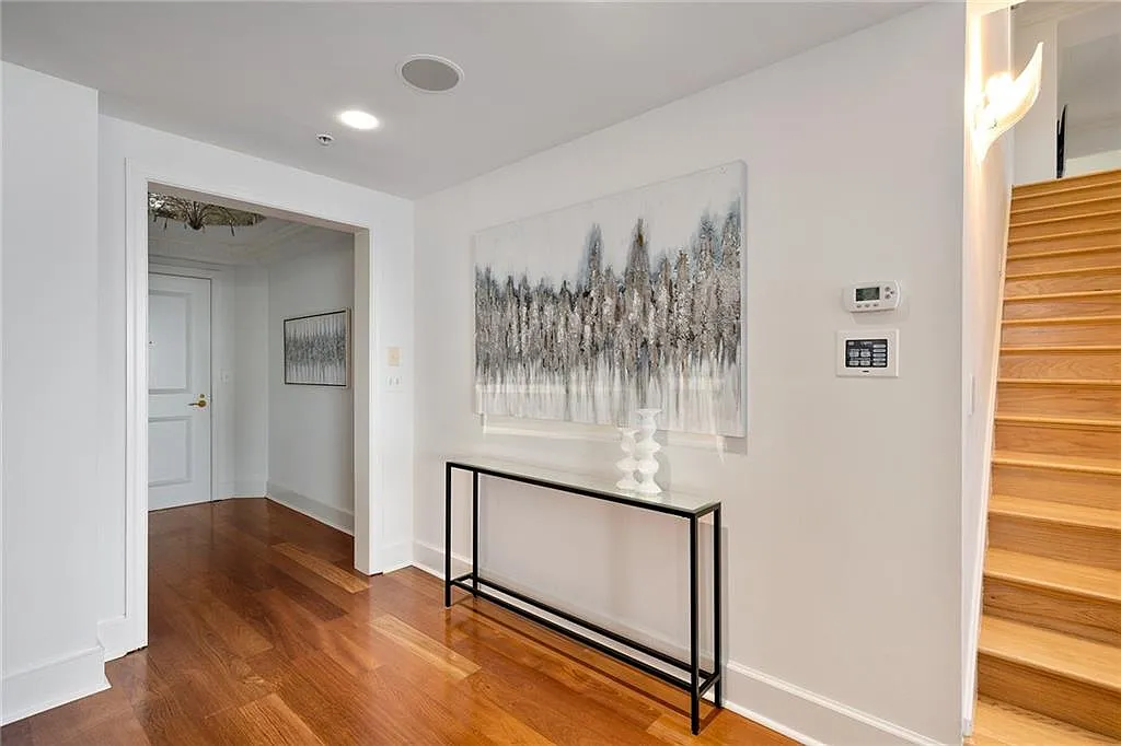 3 bed, 3.5 bath, 3525 sqft, $14,000 — Photo 3