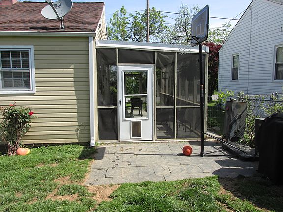 5th image of 2546 Berkley Ave SW