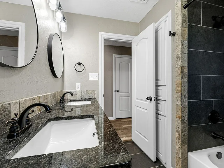 6943 NW Eisenhower Dr — Photo 35