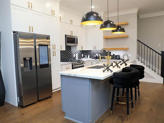 4th image of 7033 Avenue L St