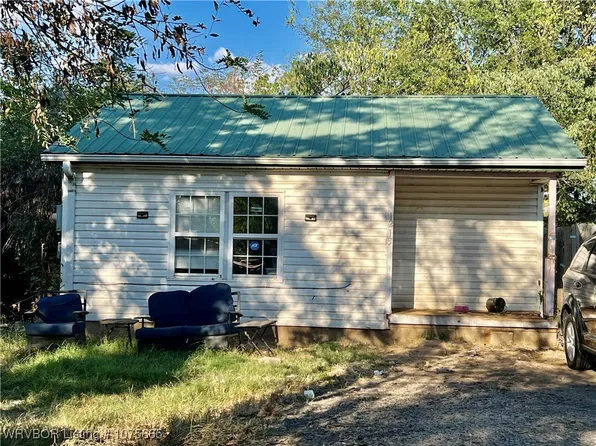 1213 Leflore Ave, Arkoma, OK 74901