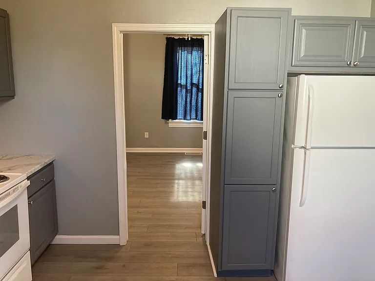 8 N Indiana Ave — Photo 14