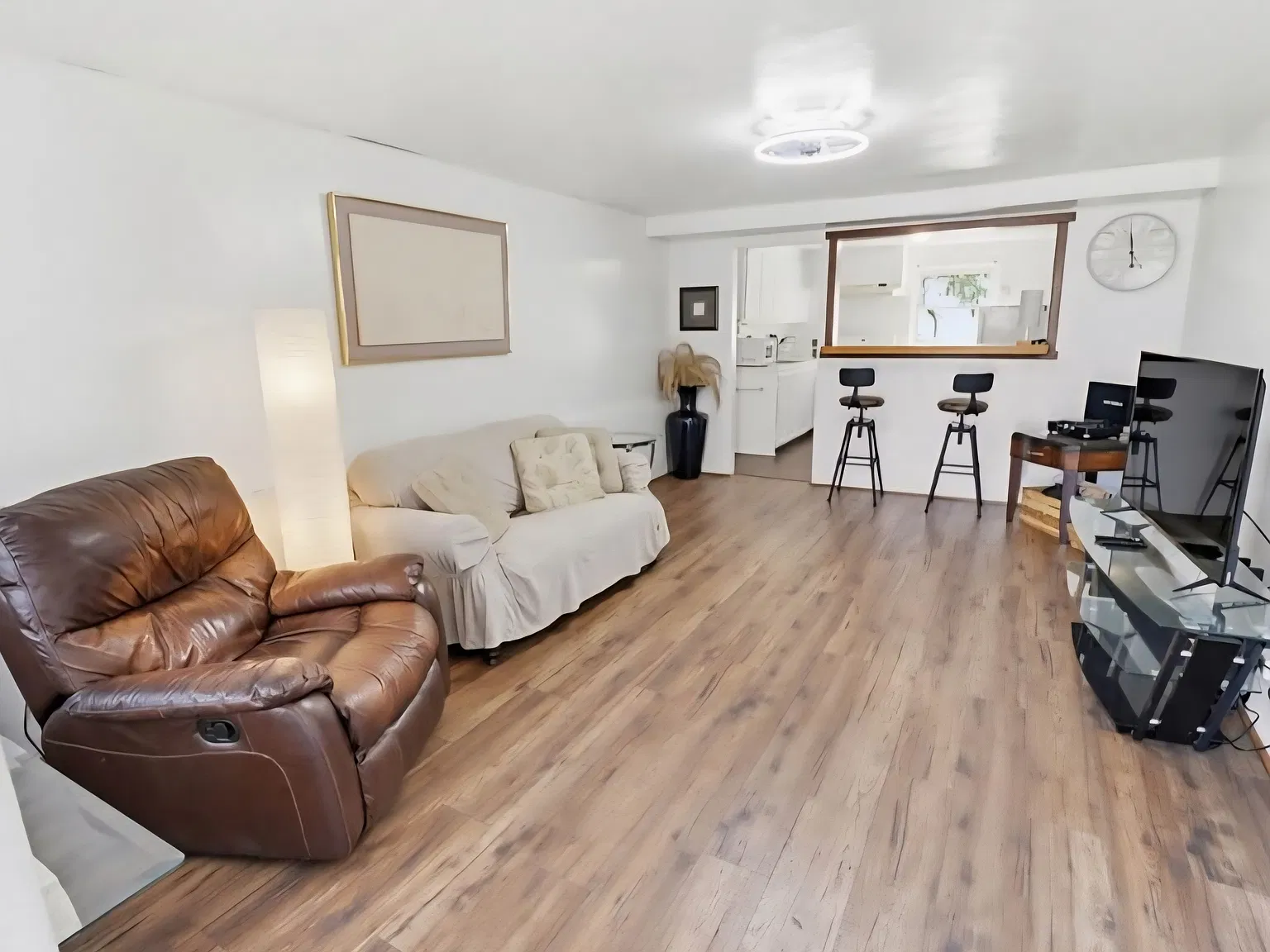2 bed, 700 sqft, $2,595 — Photo 4