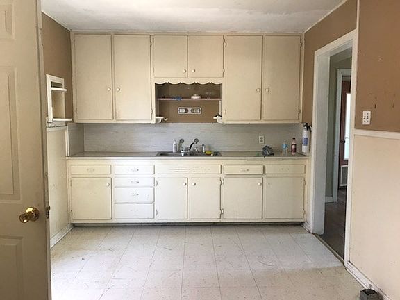 3rd image of 1102 E 21st St