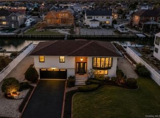 230 Sequams Lane Center, West Islip, NY 11795