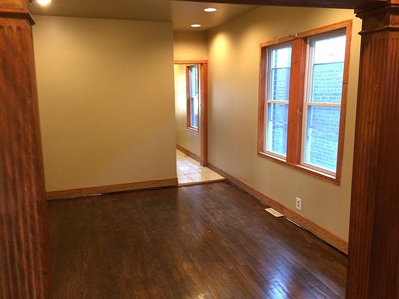 3rd image of 5835 S Sacramento Ave