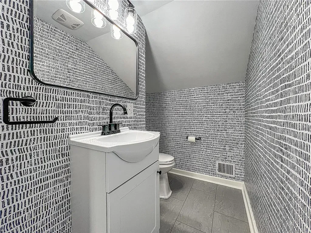 3 bed, 1498 sqft, $2,100 — Photo 4