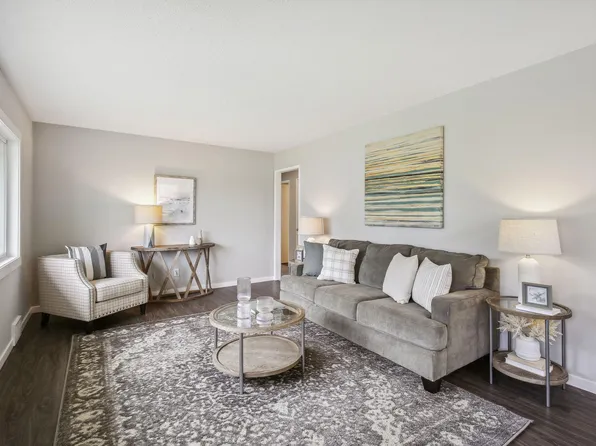 5631 Hillsview Rd, Brooklyn Center, MN 55430