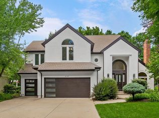 8148 Lingle Ln, Lenexa, KS 66215