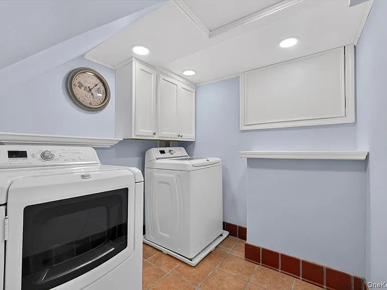 1155 Webster Ave — Photo 30