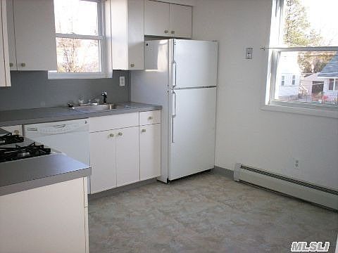 2nd image of 490 Greengrove Ave