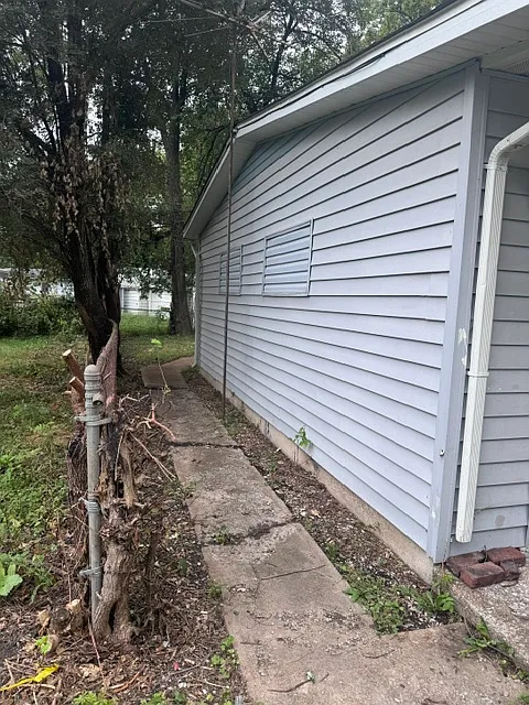 4 bed, 1100 sqft, $1,600 — Photo 2
