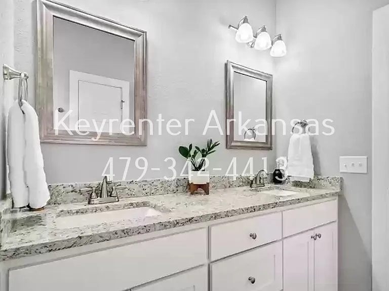 Come live in this brand new duplex in the heart of NWA — Photo 16