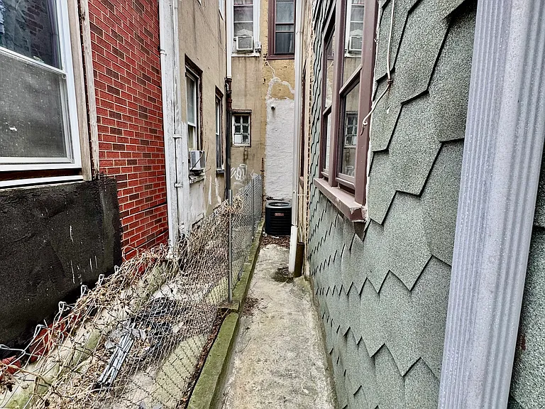 1828 E Orleans St — Photo 19