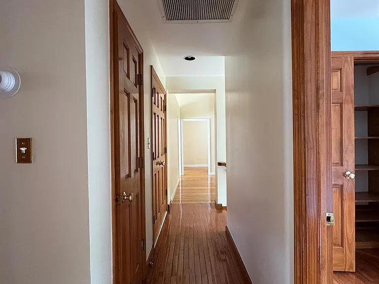 227 Beverly Rd — Photo 19
