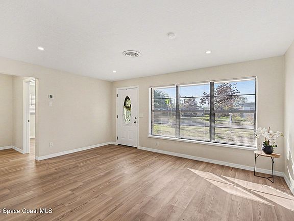 5th image of 1014 Illinois Rd