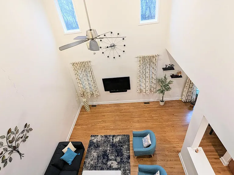394 E Tall Oaks Ln — Photo 4