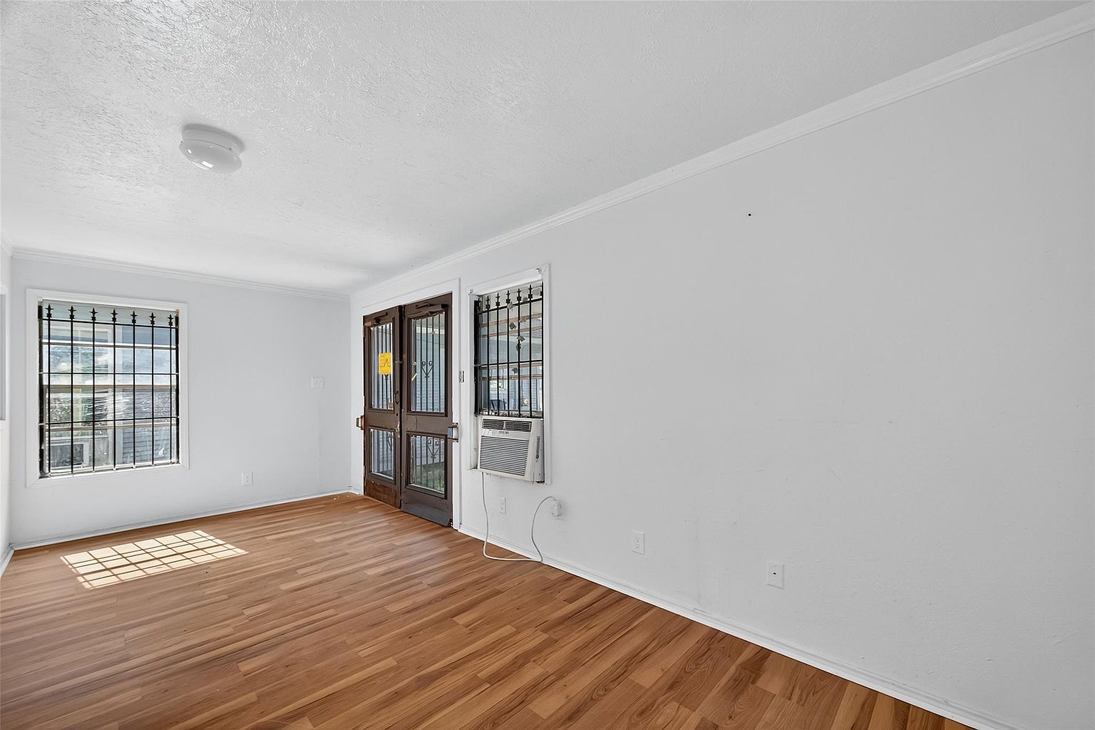 Property in a prime location with modern interiors