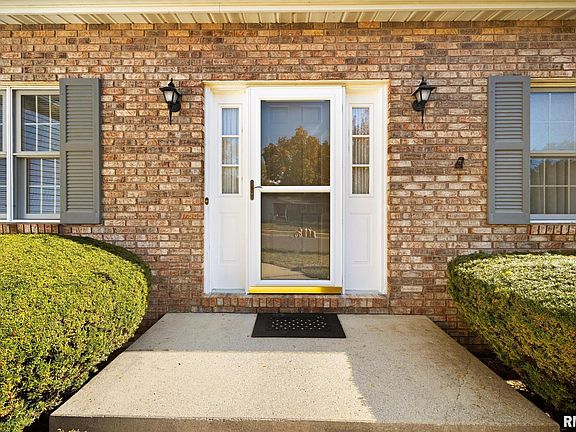 3rd image of 6410 N Suffolk Dr