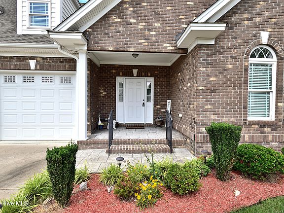 3rd image of 140 Bridgeport Court