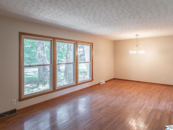 5th image of 11401 Crestfield Dr SE