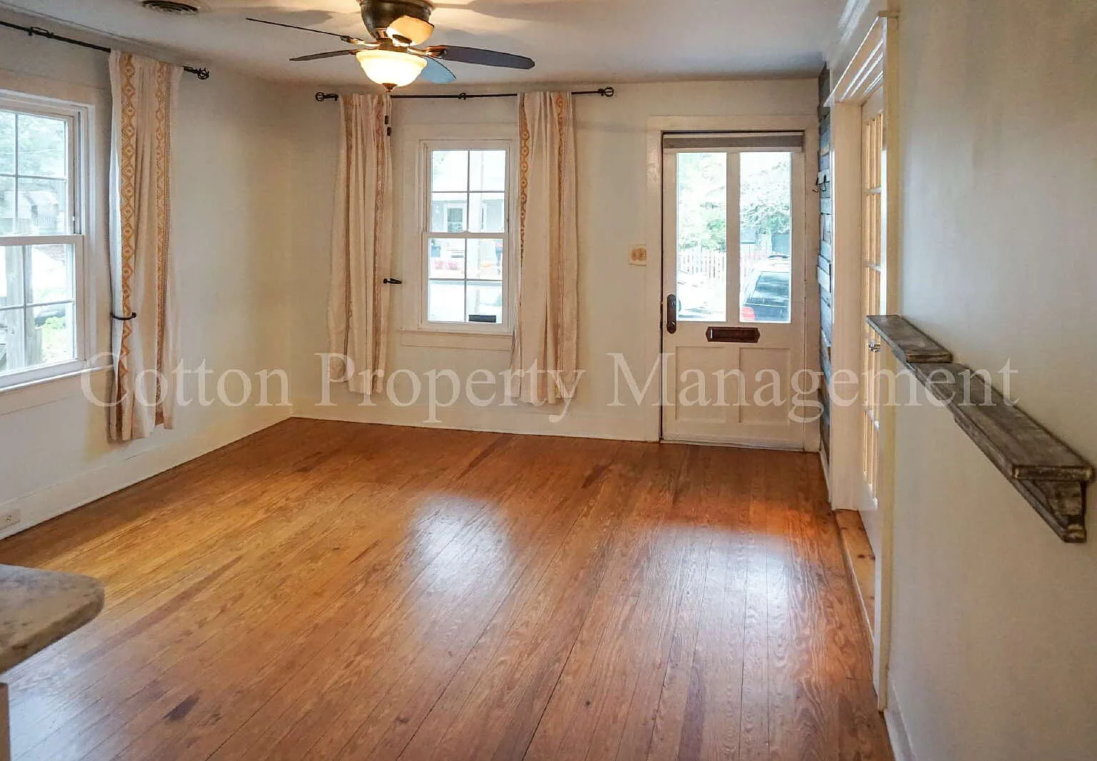 3 bed, 1.0 bath, 972 sqft, $1,850 — Photo 4