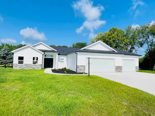 803 S Willow Cv, South Whitley, IN 46787