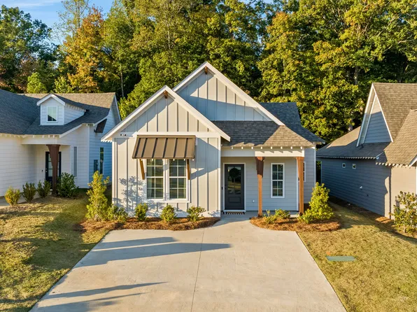 720 Village Dr, Opelika, AL