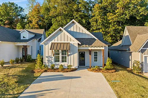720 Village Dr Photo 1