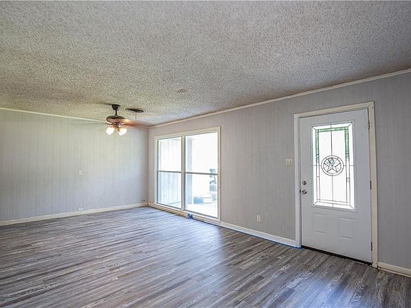 3rd image of 582 Leroy Pkwy