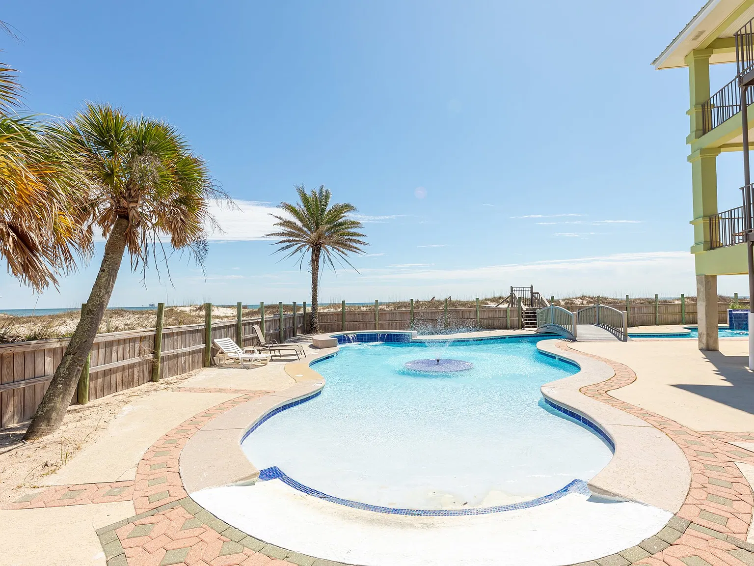 5 bed, 4.5 bath, 3000 sqft, $4,000 — Photo 3