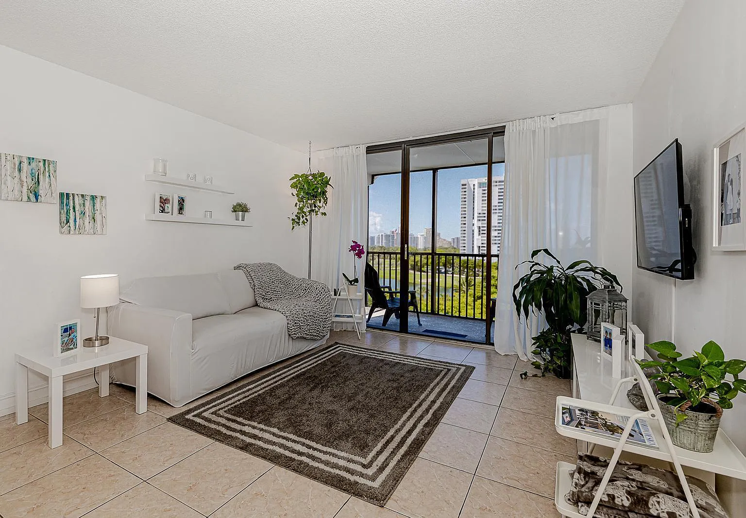 2 bed, 2.0 bath, 994 sqft, $2,200 — Photo 1