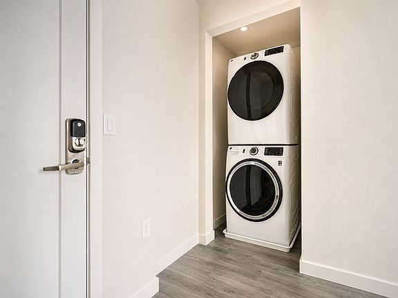 5th image of 2077 Haste St #803