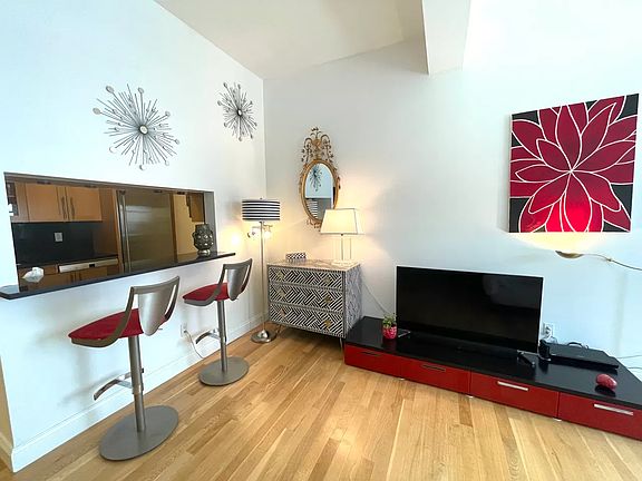 2nd image of 88 Greenwich St APT 1107