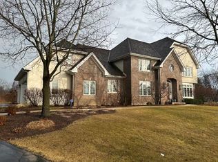 5225 W River Bend Dr, Libertyville, IL 60048