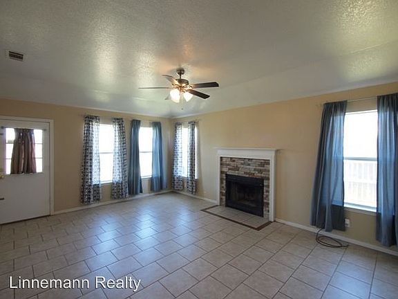 4th image of 4401 Fieldcrest Dr